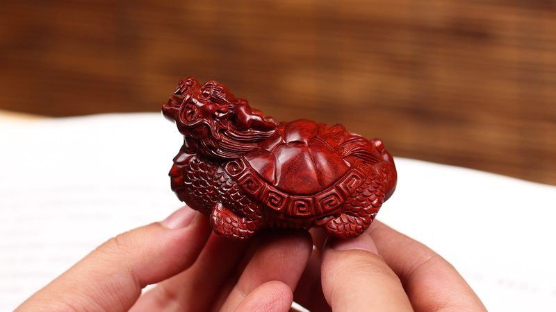 嚴石平的紫檀龍龜有何特點？