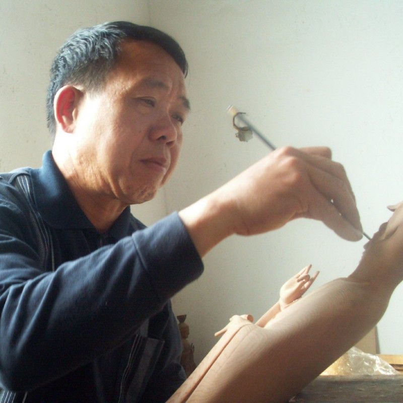 有哪些著名的金龍魚木雕大師？