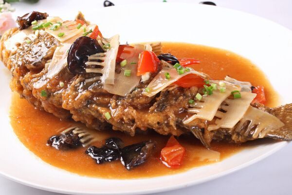 龍魚最長幾天可以不喂食了嗎：如何判斷龍魚是否饑餓，龍魚長期不喂食的后果