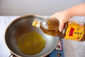 金龍魚腥味大（金龍魚調和油出現魚腥味的原因及解決方案）