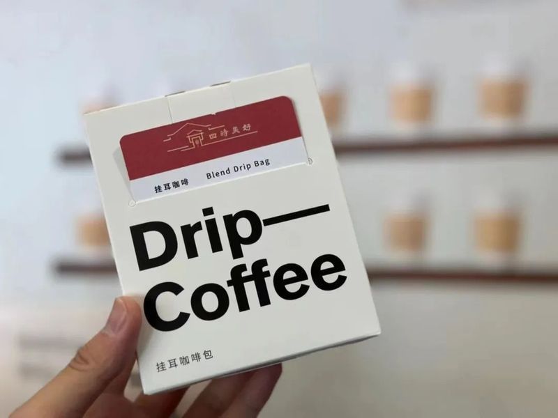 有哪些適合送禮的紅龍旗紀(jì)念品？