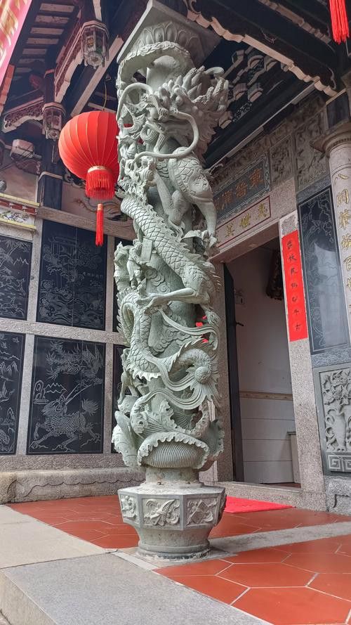 給我一些龍柱設計的案例