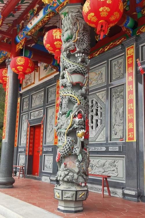 給我一些龍柱設計的案例