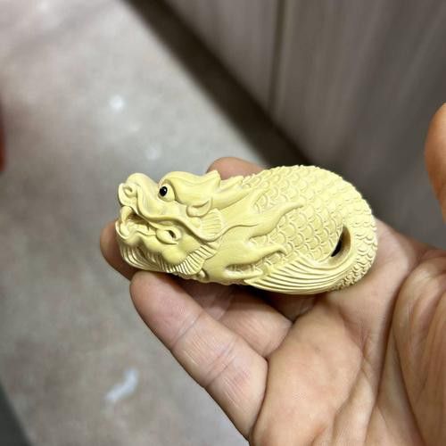 推薦一些現代龍魚木雕作品