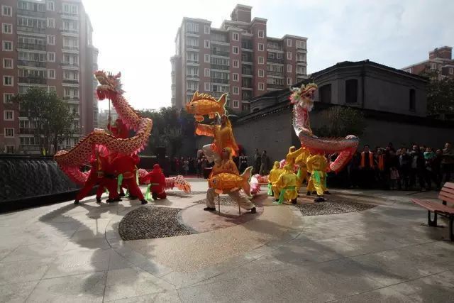 上海閔行《鯉魚(yú)跳龍門(mén)》舞蹈的特點(diǎn)