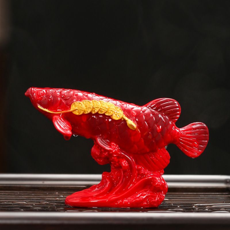 金龍魚的色彩變化是一個復雜的過程，受到遺傳、環境和飼養方式影響：金龍魚變色的原因