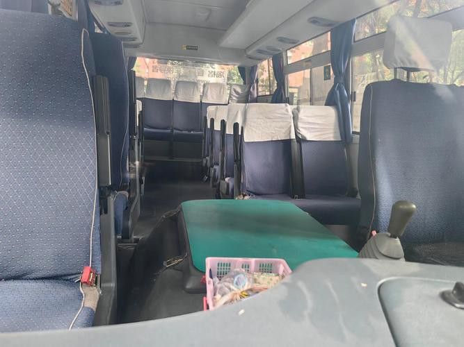 官方標配的金龍19座中巴車內飾圖片
