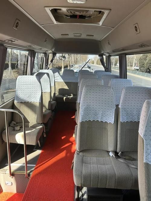 官方標(biāo)配的金龍19座中巴車內(nèi)飾圖片