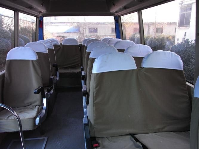 官方標(biāo)配的金龍19座中巴車內(nèi)飾圖片