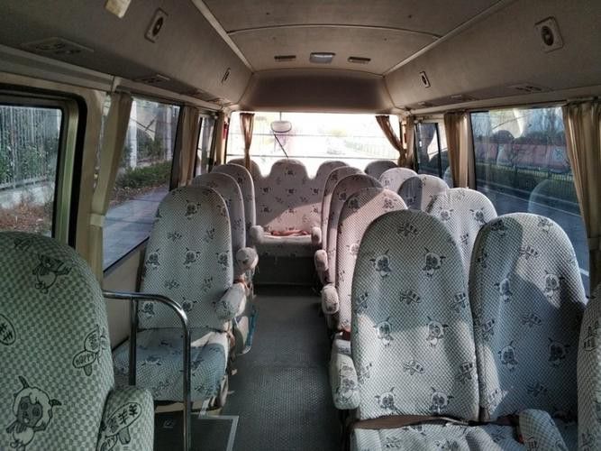 官方標(biāo)配的金龍19座中巴車內(nèi)飾圖片