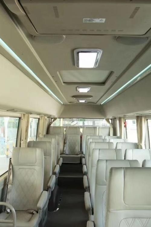 官方標(biāo)配的金龍19座中巴車內(nèi)飾圖片