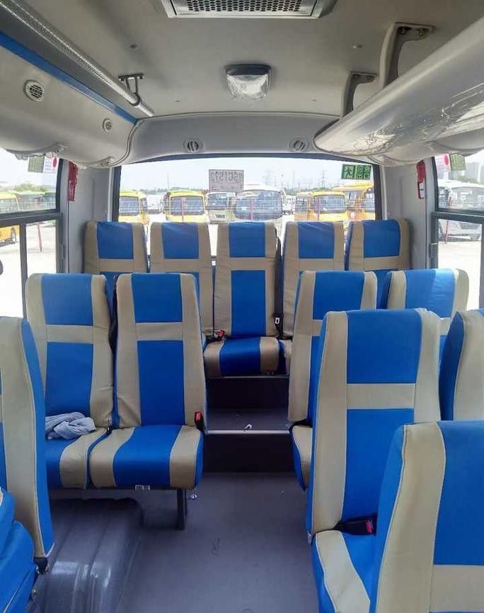 官方標(biāo)配的金龍19座中巴車內(nèi)飾圖片