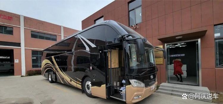 官方標(biāo)配的金龍19座中巴車內(nèi)飾圖片