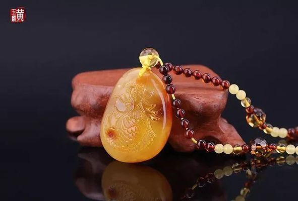 玉石龍魚擺件的寓意和象征是什么：玉石龍魚擺件的寓意和象征
