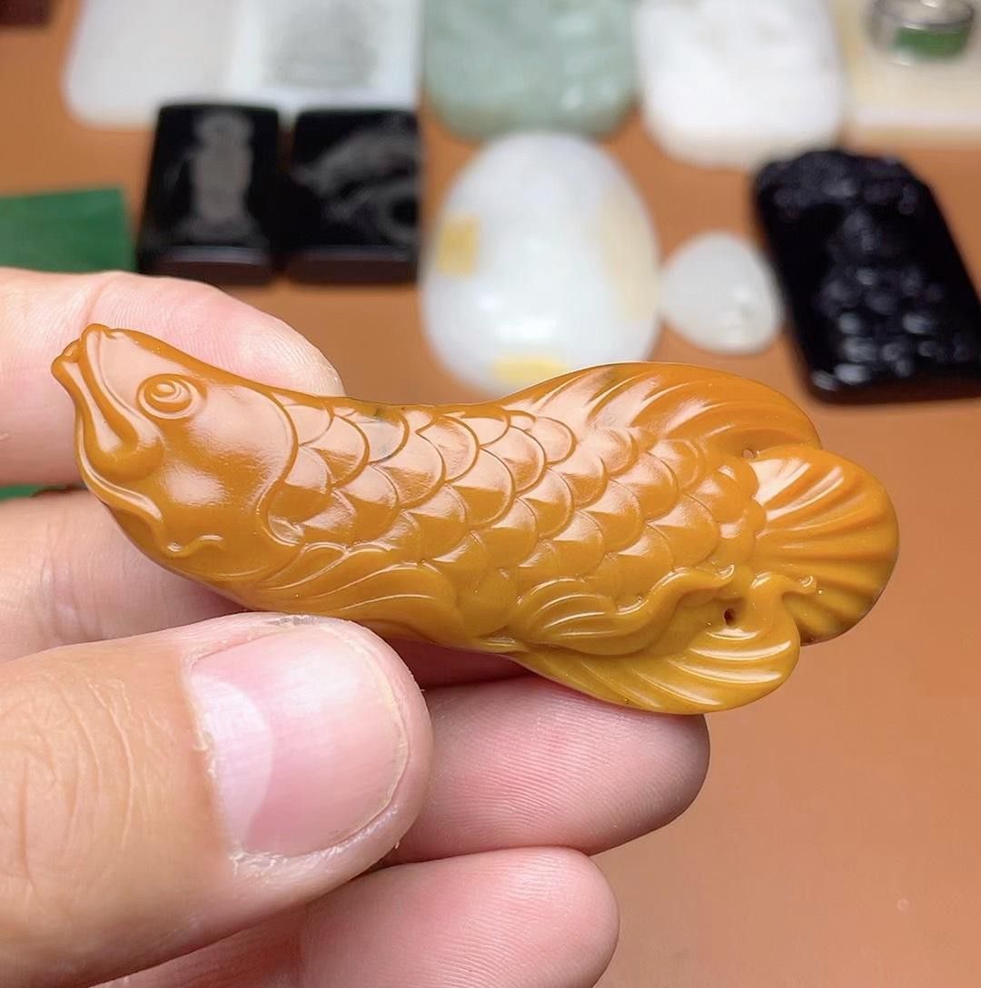和田玉龍魚吊墜的價(jià)格是多少？