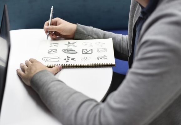 龍魚變色怎么回事圖片視頻教程：龍魚變色的奇妙過程