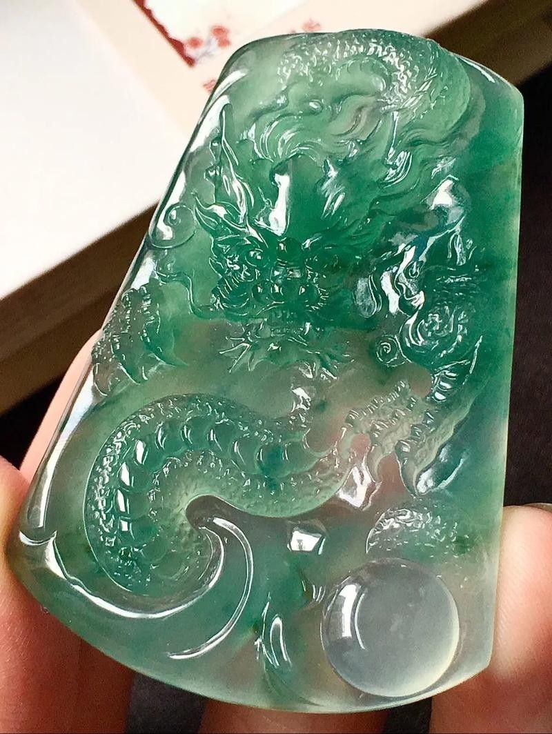 龍牌吊墜的佩戴注意事項(xiàng)