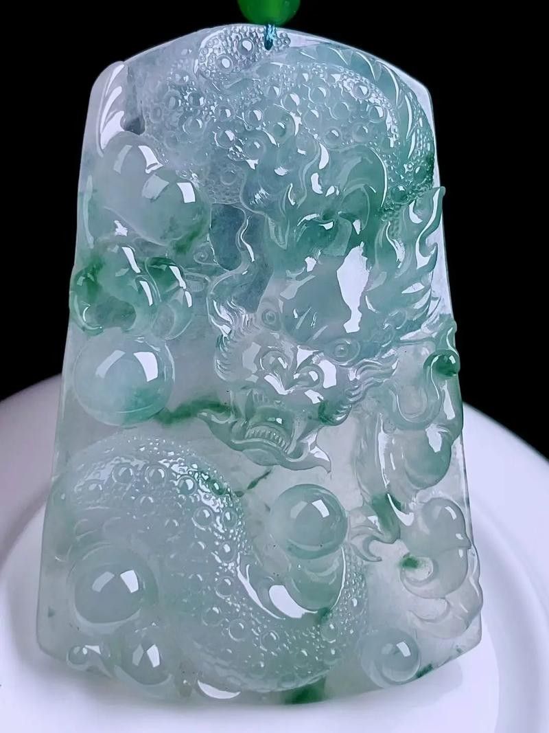 龍牌吊墜的佩戴注意事項(xiàng)