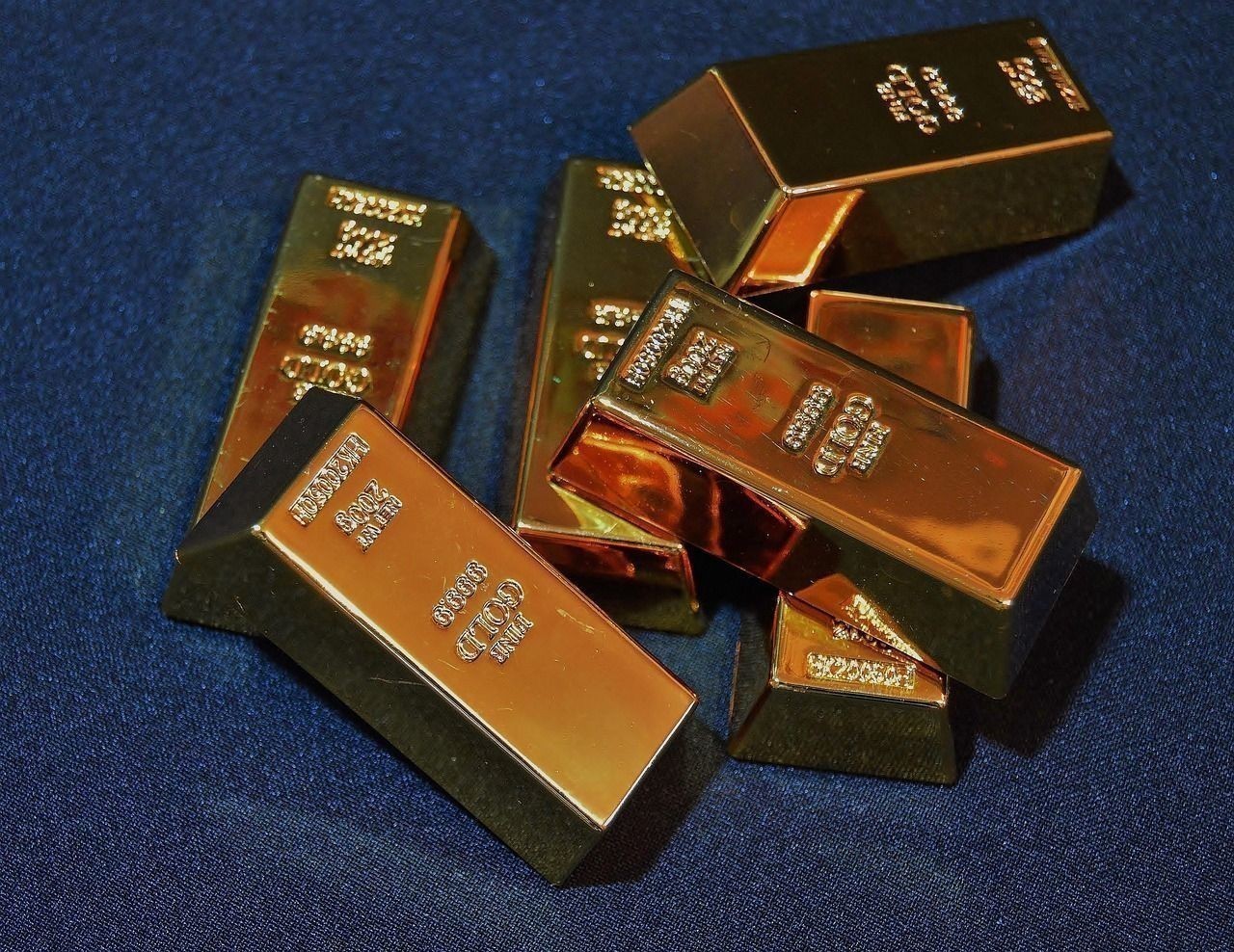 紅龍魚和金龍魚混養怎么樣：紅龍魚和金龍魚混養怎么樣啊