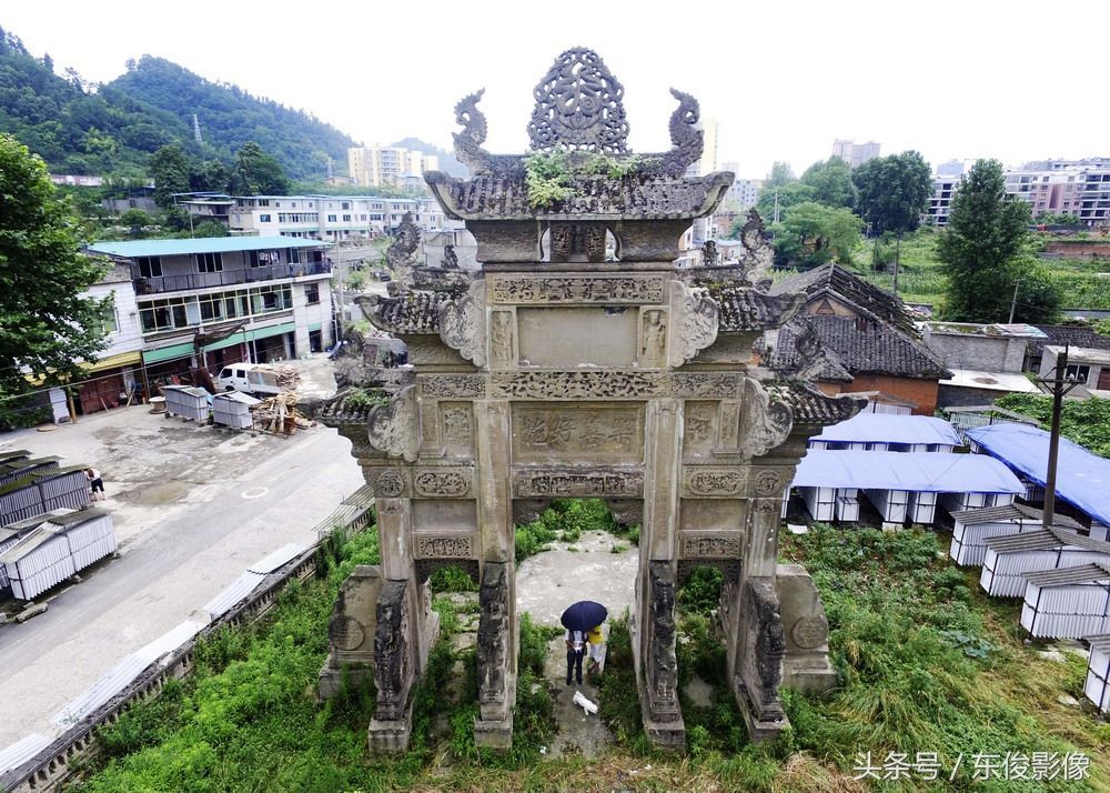 治療龍魚老三樣是什么藥：治療龍魚的老三樣并不是特定的藥物，而是指在魚生病時采取的三種非藥物治療方法