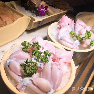 飛龍魚刺身（“飛龍魚刺身”可能是對(duì)飛魚刺身的一種形象說法或稱呼）