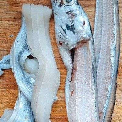 飛龍魚刺身（“飛龍魚刺身”可能是對(duì)飛魚刺身的一種形象說法或稱呼）