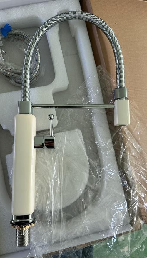 再給我幾張不同風格的水龍頭圖片