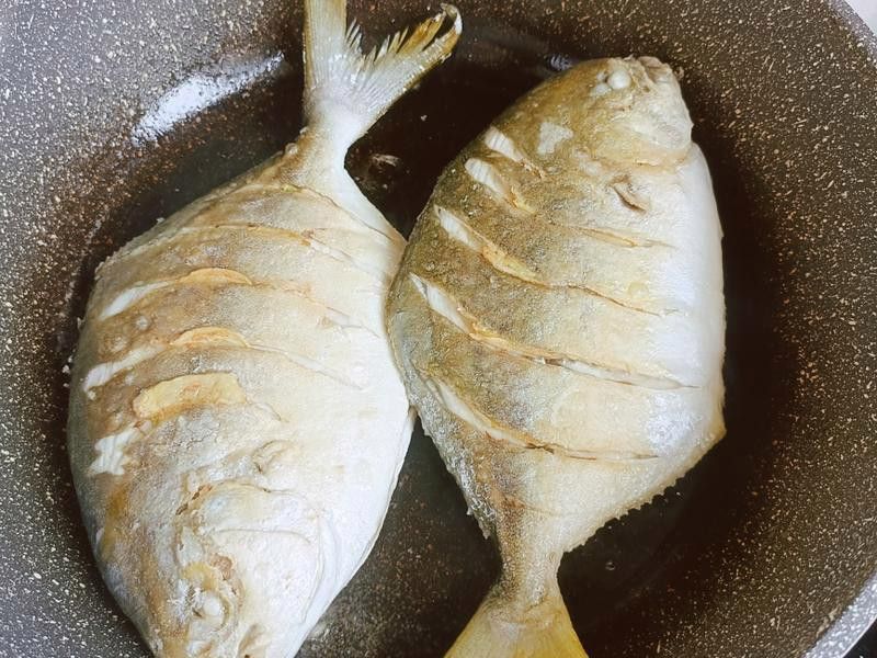 紅龍魚烹飪時(shí)需要去鱗嗎？ 紅龍魚烹飪時(shí)需要去鱗嗎？ 龍魚百科 第3張