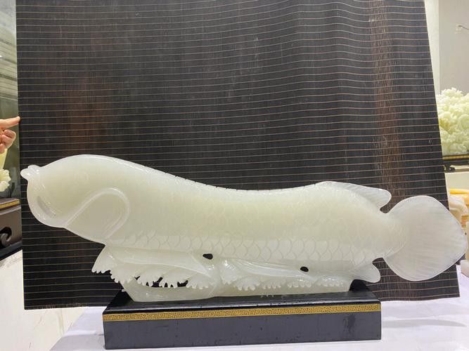 再給我?guī)讖堼堲~(yú)雕刻的圖片 再給我?guī)讖堼堲~(yú)雕刻的圖片 龍魚(yú)百科 第14張
