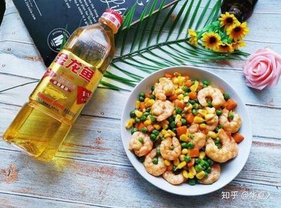 我養(yǎng)的金龍魚怎么只吃蝦仁呢（金龍魚只吃蝦仁可能會(huì)導(dǎo)致營(yíng)養(yǎng)不均衡）