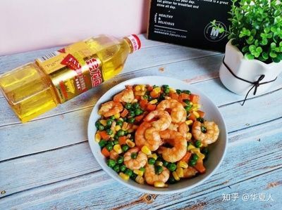 我養(yǎng)的金龍魚怎么只吃蝦仁呢（金龍魚只吃蝦仁可能會(huì)導(dǎo)致營(yíng)養(yǎng)不均衡）