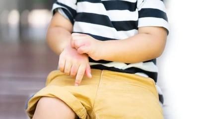 龍魚身上長白疙瘩怎么辦：龍魚身上出現(xiàn)白疙瘩可能是由多種原因引起的，如何預(yù)防