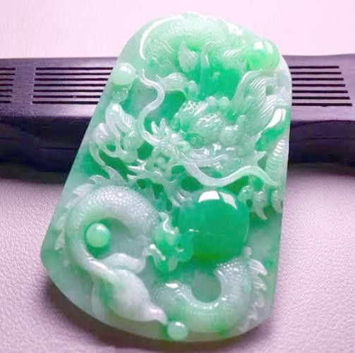 如何辨別真假龍牌吊墜？