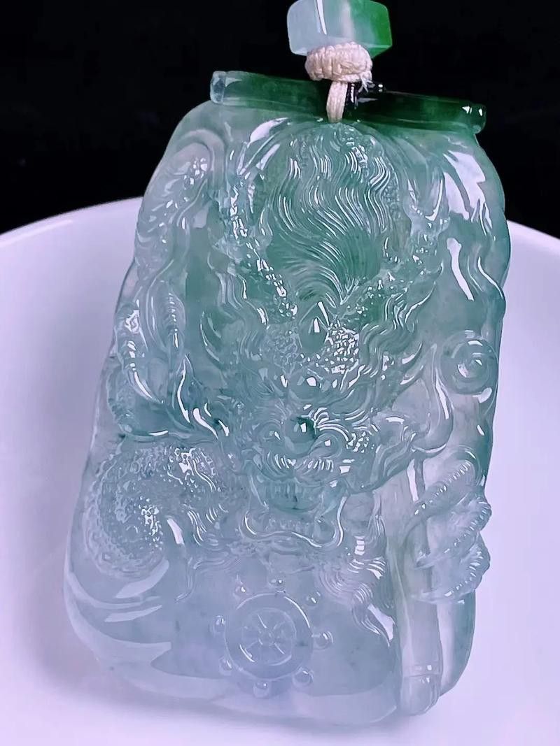 如何辨別真假龍牌吊墜？