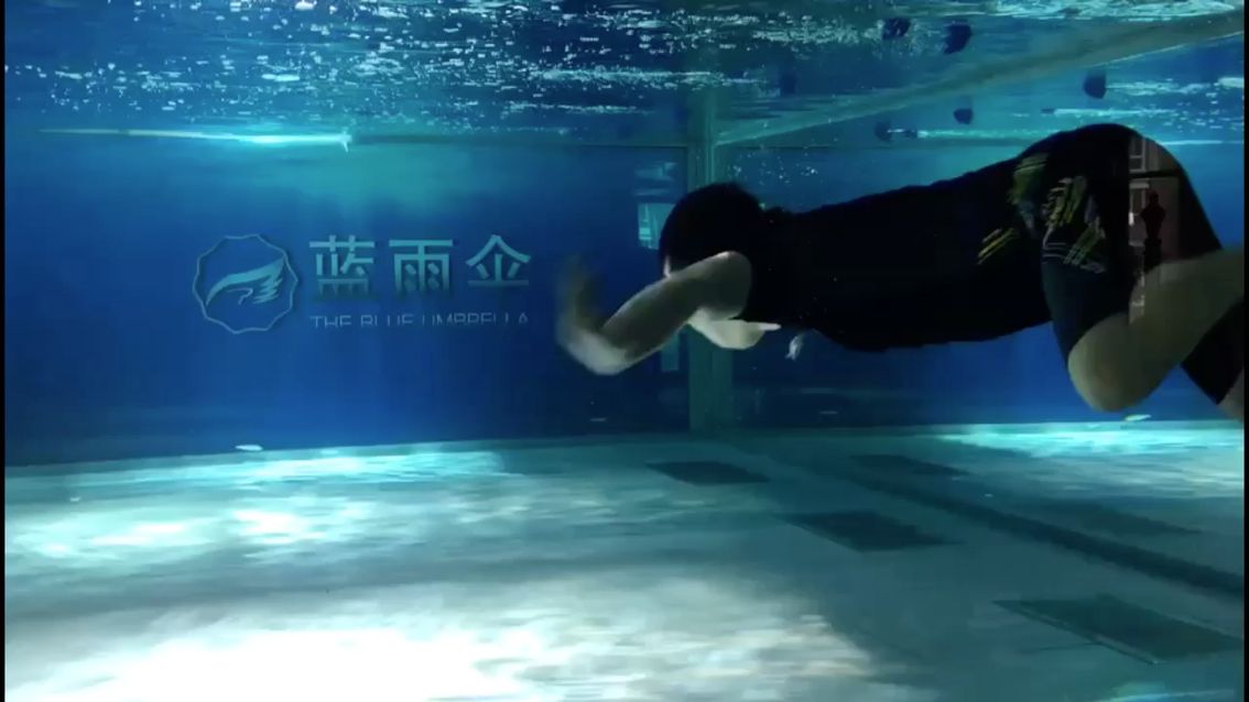 郴州水族館我真的進魚缸游泳啦