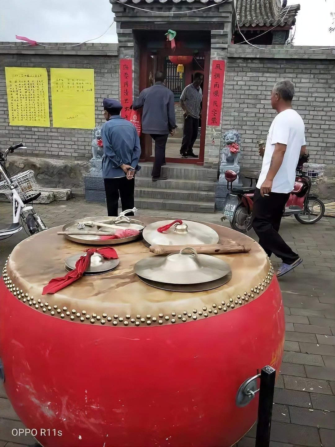 黑色龍作為施恩者的具體故事有哪些？