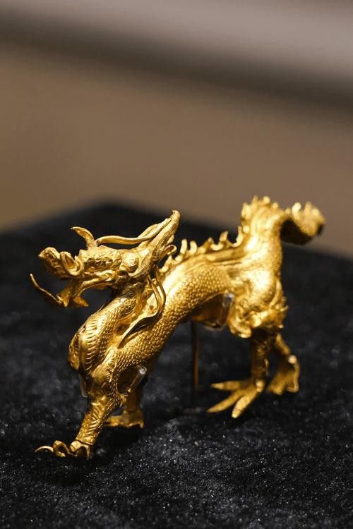 提供幾張更簡約風格的金龍頭像
