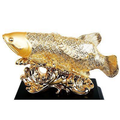 大型金龍魚擺件的寓意：大型金龍魚擺件寓意為財富、吉祥、長壽和尊貴、尊貴