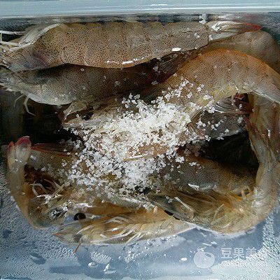 金龍魚吃蝦用去皮嗎：金龍魚吃蝦用不用去皮