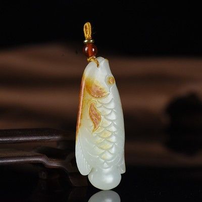 金龍魚玉雕掛件：金龍魚玉雕掛件是一種中國傳統工藝品