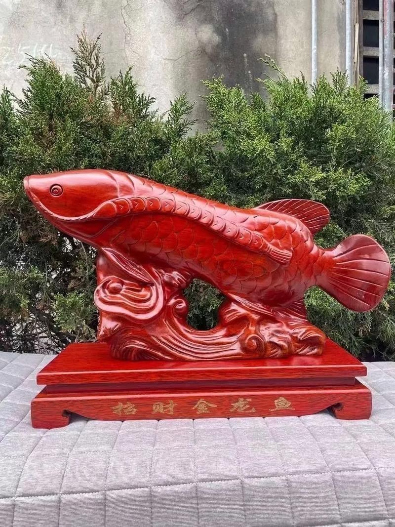 如何辨別金龍魚浮雕的真偽？