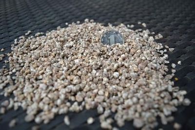 龍魚缸鈣鎂離子過高是否適合使用麥飯石（麥飯石對于龍魚的成長和發(fā)色非常重要）