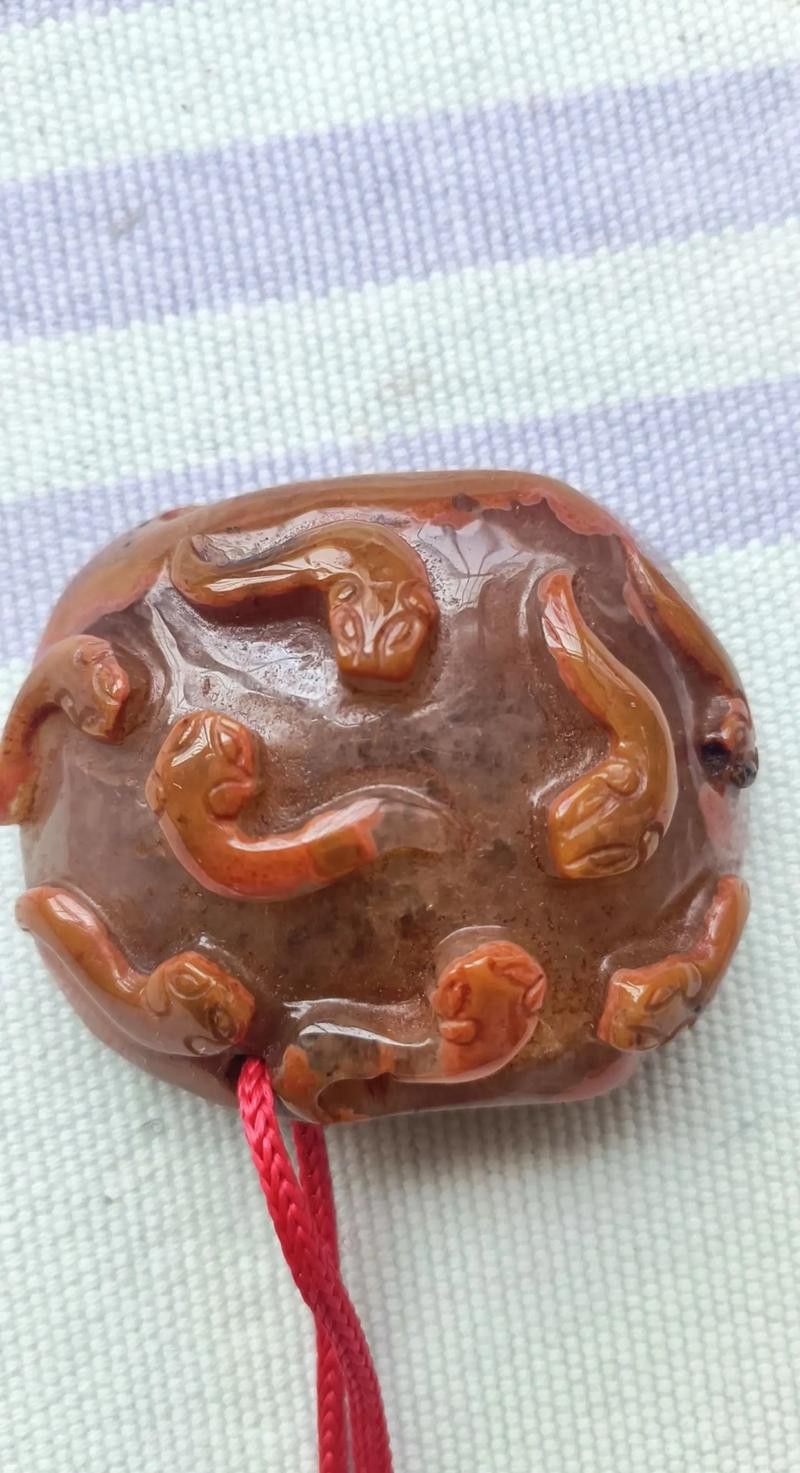 哪種材質的龍頭魚擺件最具有收藏價值?