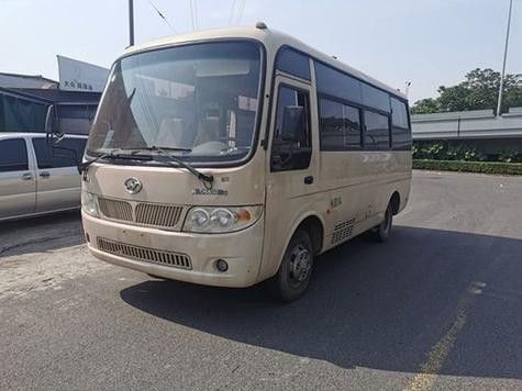 金龍19座中巴車的詳細圖片