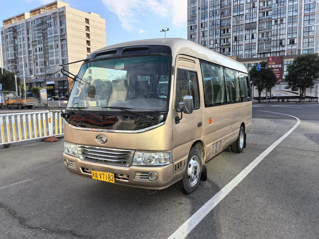 金龍19座中巴車的詳細圖片