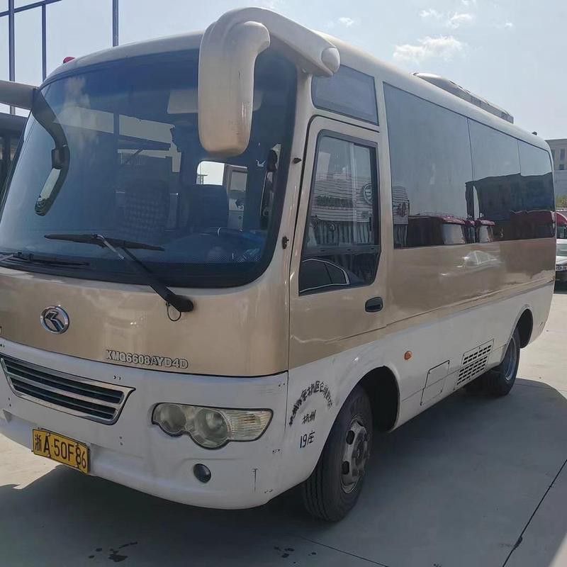 金龍19座中巴車的詳細圖片