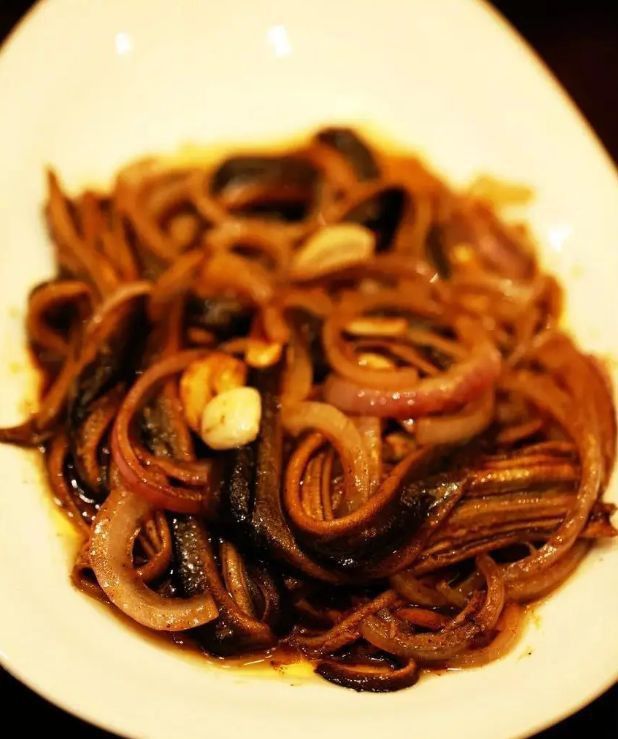金龍魚和食人魚混養可以嗎：金龍魚與食人魚混養的挑戰與技巧 金龍魚和食人魚混養可以嗎：金龍魚與食人魚混養的挑戰與技巧 龍魚百科 第6張