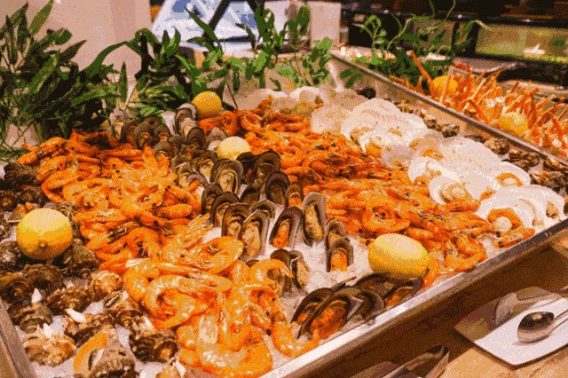 龍魚吃自助餐怎么吃：龍魚的“自助餐”主要指提供多樣化的活食和飼料選擇技巧