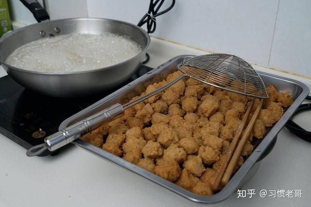 25cm金龍魚喂幾次（25cm大小的金龍魚一天喂多少次食金龍魚喂食頻率）