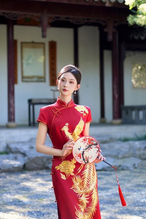 紅龍旗傳統服飾有哪些知名品牌? 龍魚百科 第7張 紅龍旗傳統服飾有哪些知名品牌? 紅龍旗傳統服飾有哪些知名品牌? 龍魚百科 第7張